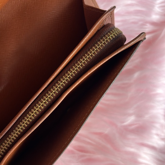 Louis Vuitton Wallet - Picture 16 of 16